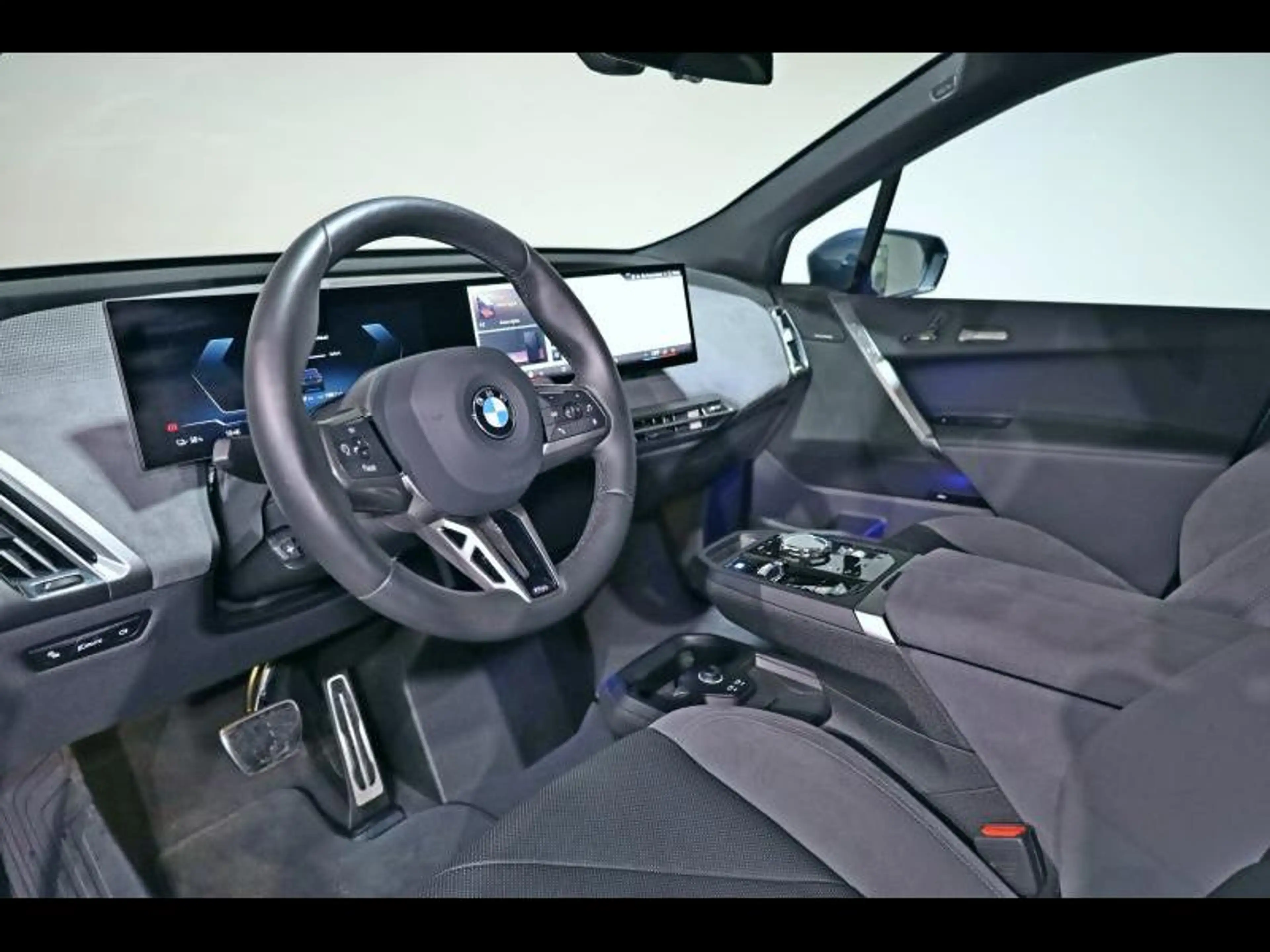 BMW iX xDrive45 Kit M Sport — photo 6