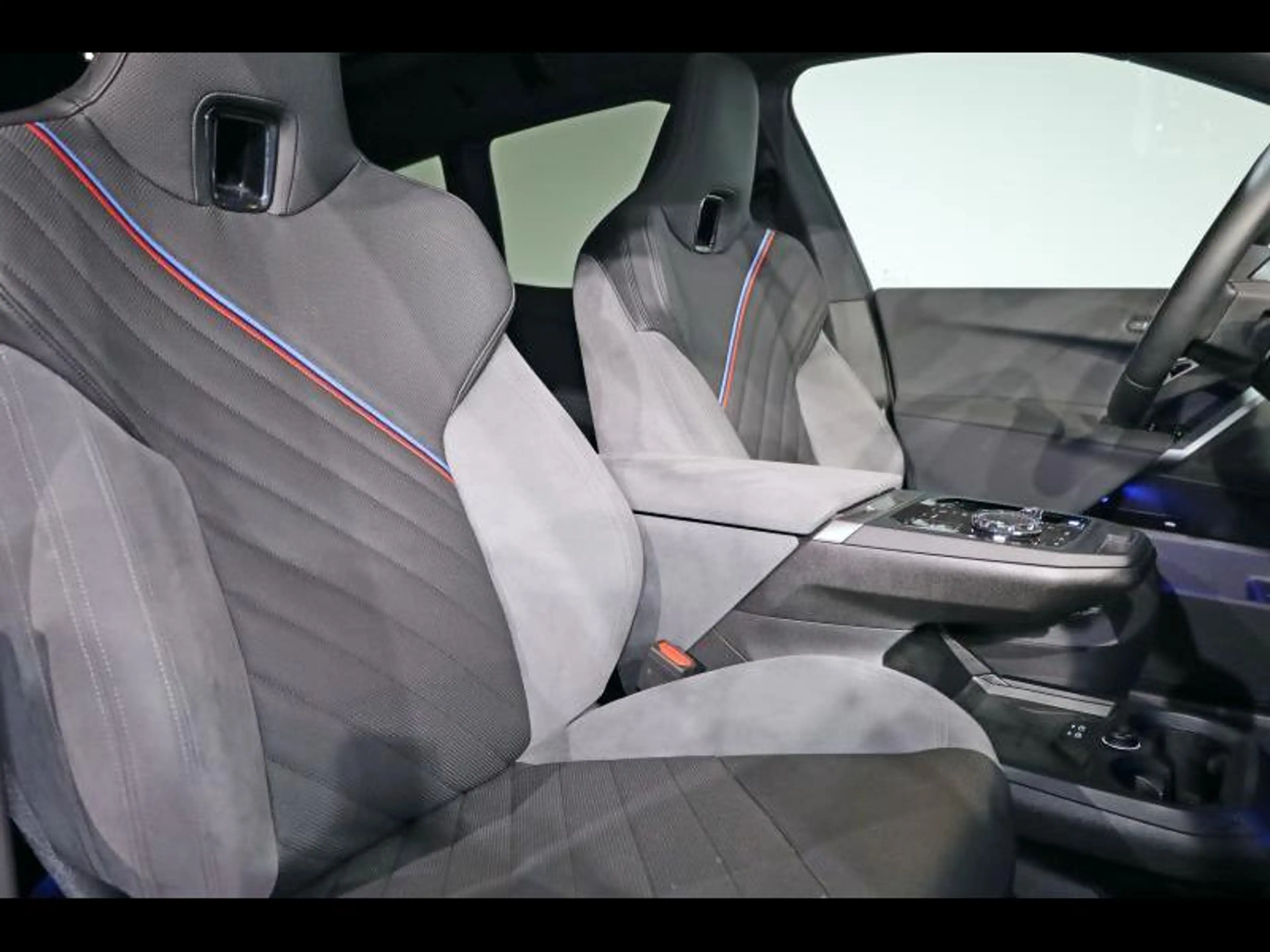 BMW iX xDrive45 Kit M Sport — photo 11
