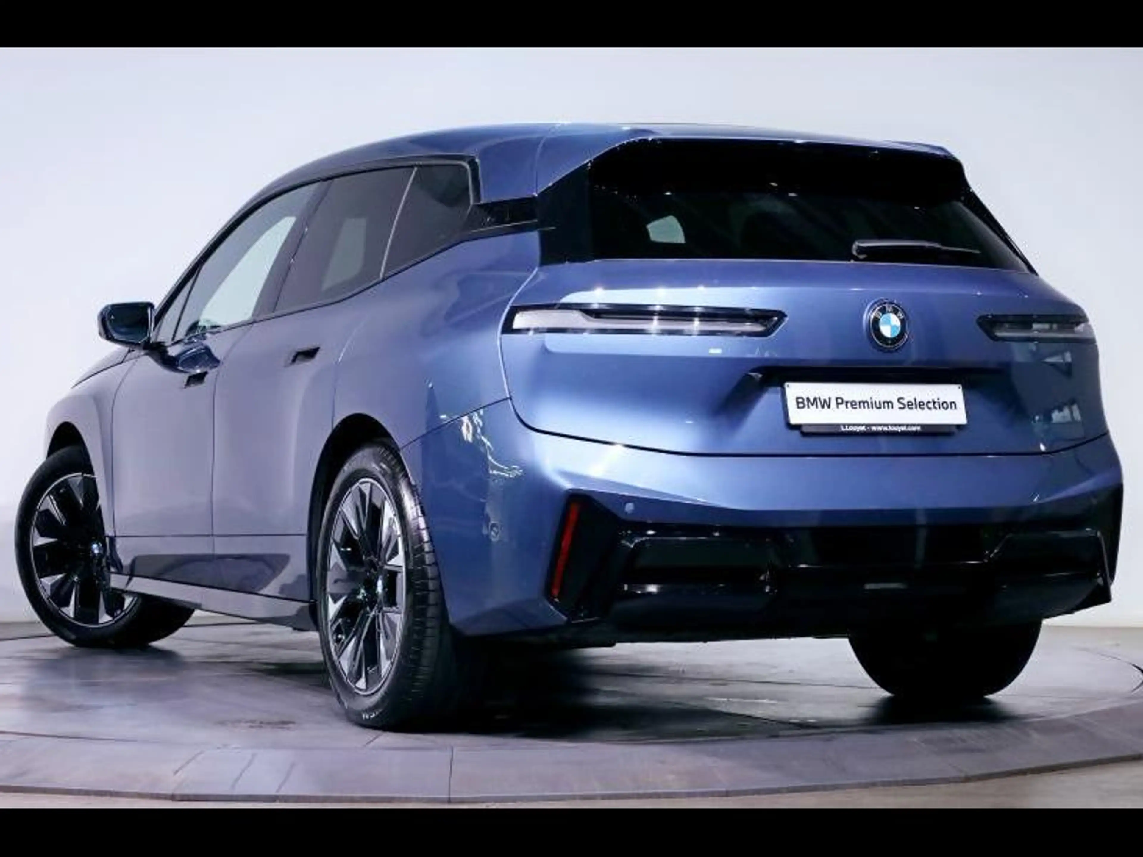 BMW iX xDrive45 Kit M Sport — photo 5