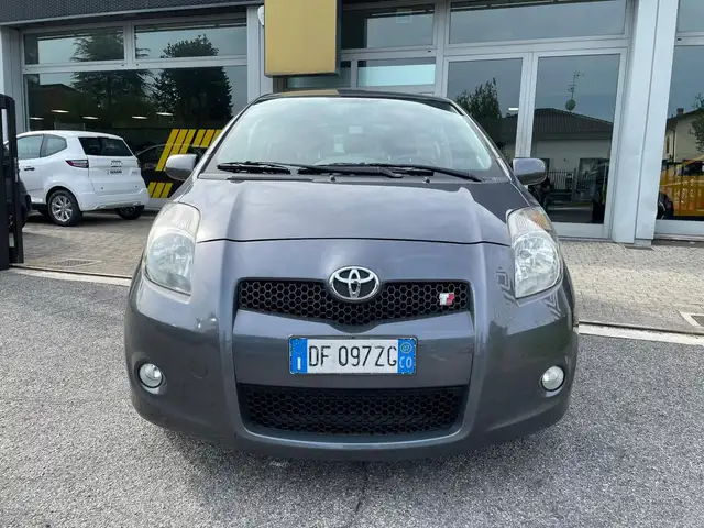 Toyota Yaris view 4