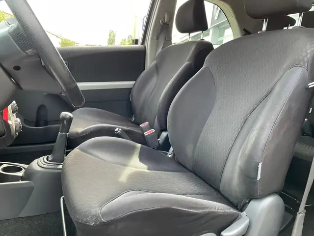 Toyota Yaris view 10