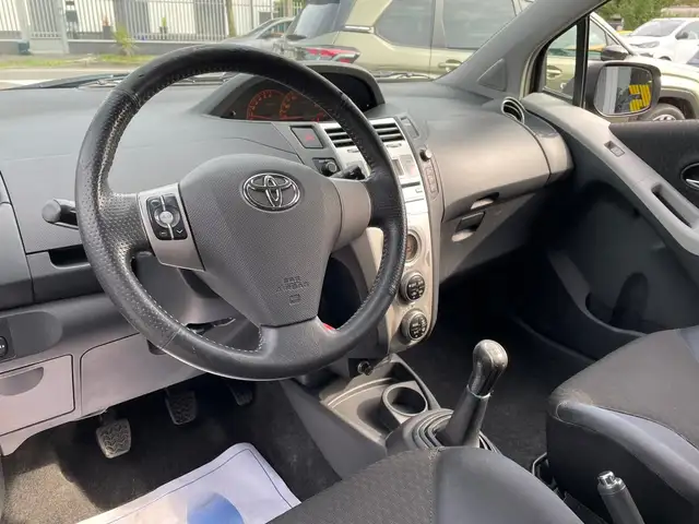 Toyota Yaris view 12