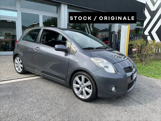 Toyota Yaris view 3
