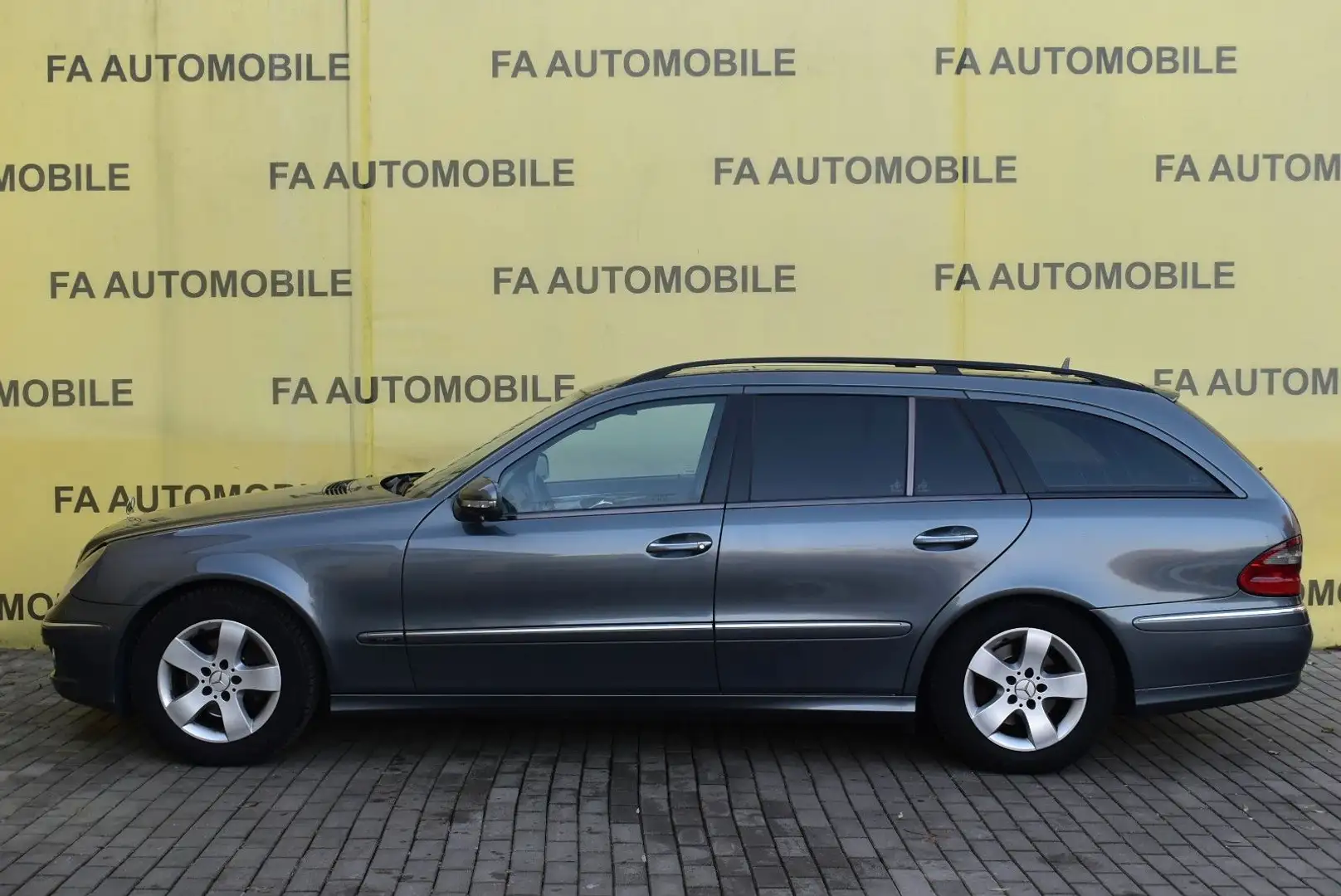 Mercedes-Benz E 220 T CDI/KLIMA/AHK/SHZ/ALU/XENON/TÜV NEU/ Grau - 2