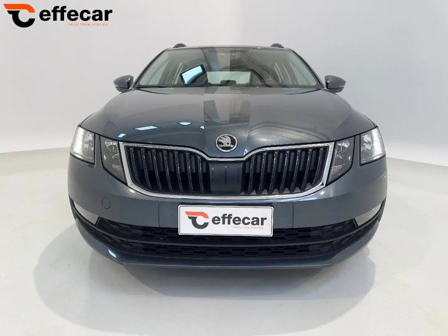 Skoda Octavia 1.5 DSG Wagon Šedá - 2