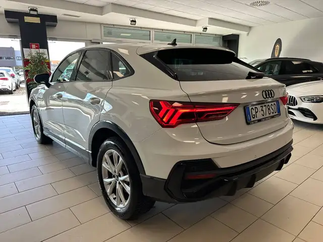 Audi Q3 view 5
