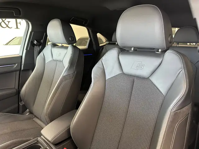 Audi Q3 view 13