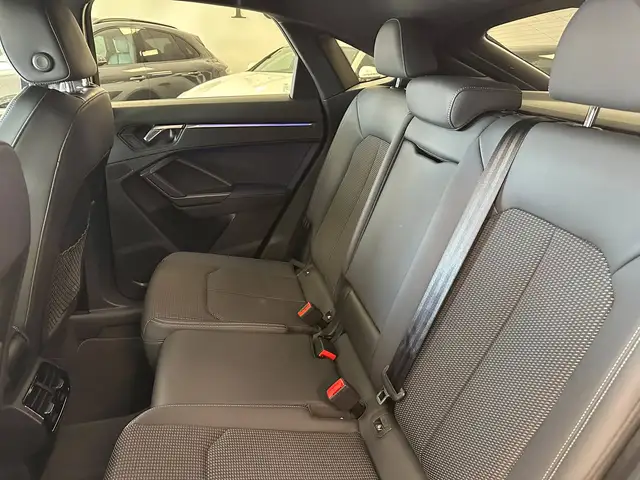 Audi Q3 view 15