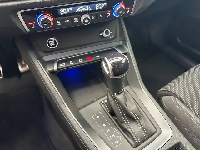 Audi Q3 view 9