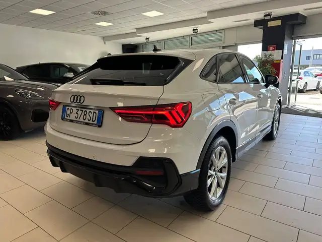 Audi Q3 view 4