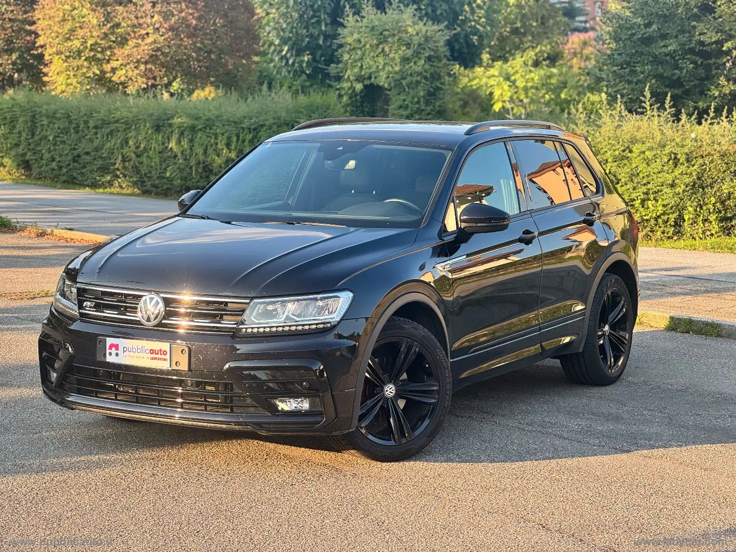 Volkswagen Tiguan 1.6 tdi Sport 115cv R-Line Nero - 1