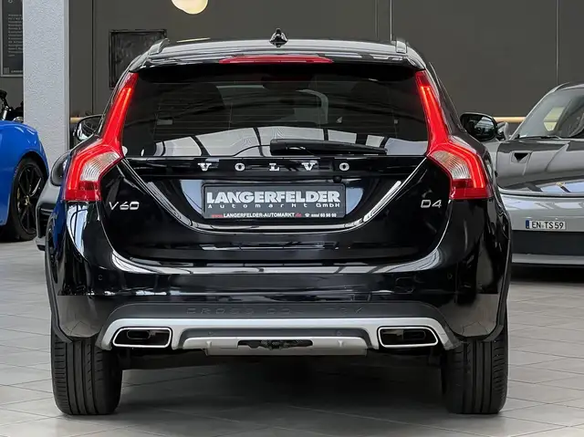 Volvo V60 Cross Country view 4