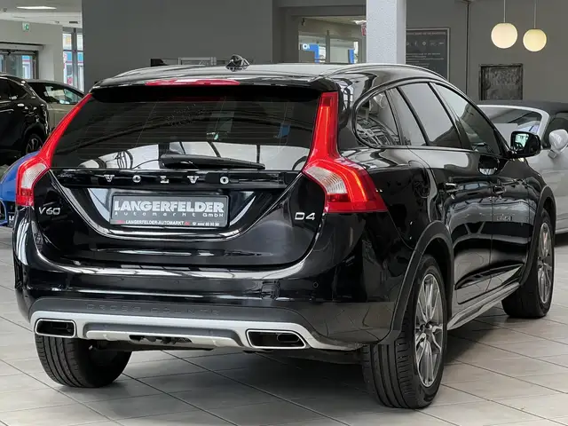 Volvo V60 Cross Country view 3