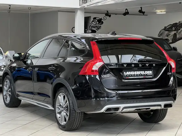Volvo V60 Cross Country view 8