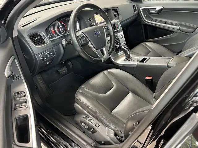 Volvo V60 Cross Country view 15