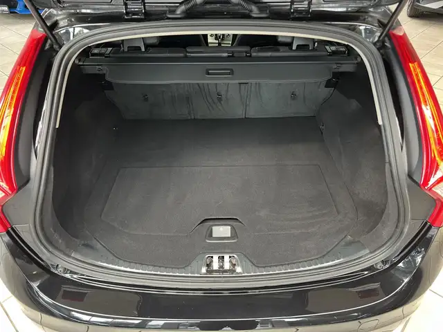 Volvo V60 Cross Country view 7