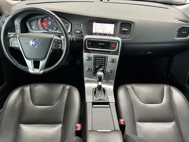 Volvo V60 Cross Country view 14