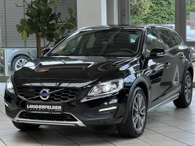 Volvo V60 Cross Country view 10