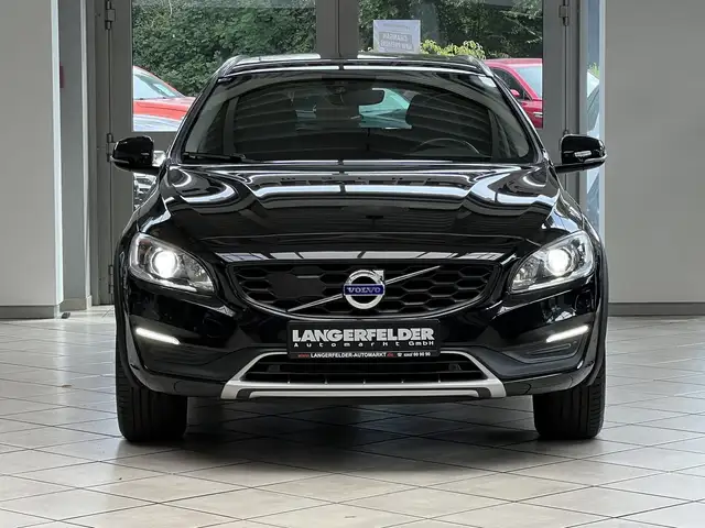 Volvo V60 Cross Country view 11