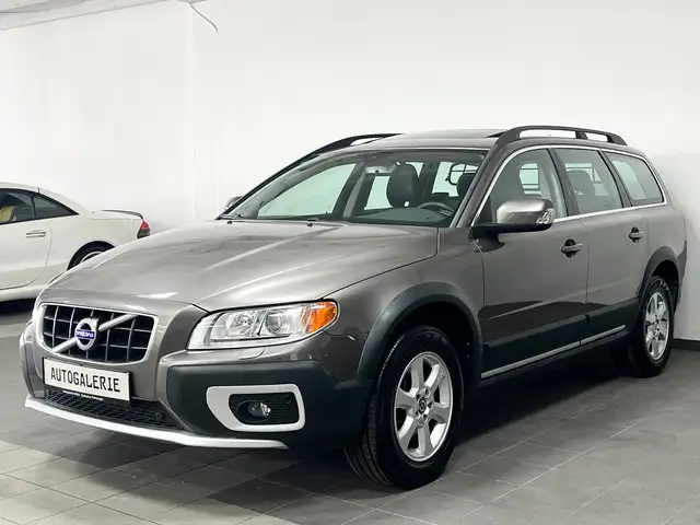 Volvo XC70 2.4 D5 Momentum AWD | Sehr gepflegt!