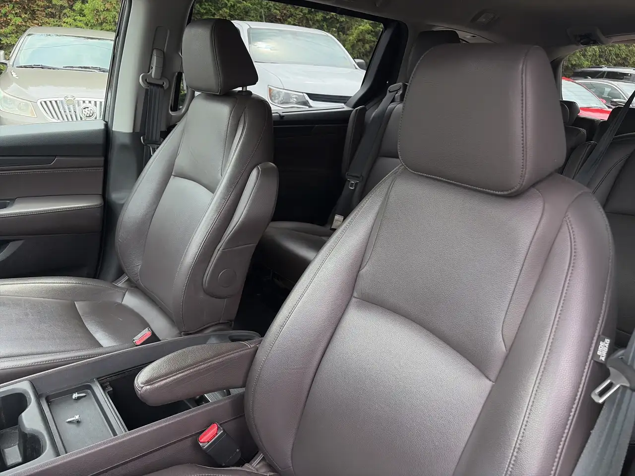 Honda Odyssey снимка Honda Odyssey