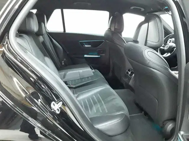 Mercedes-Benz 220 view 14