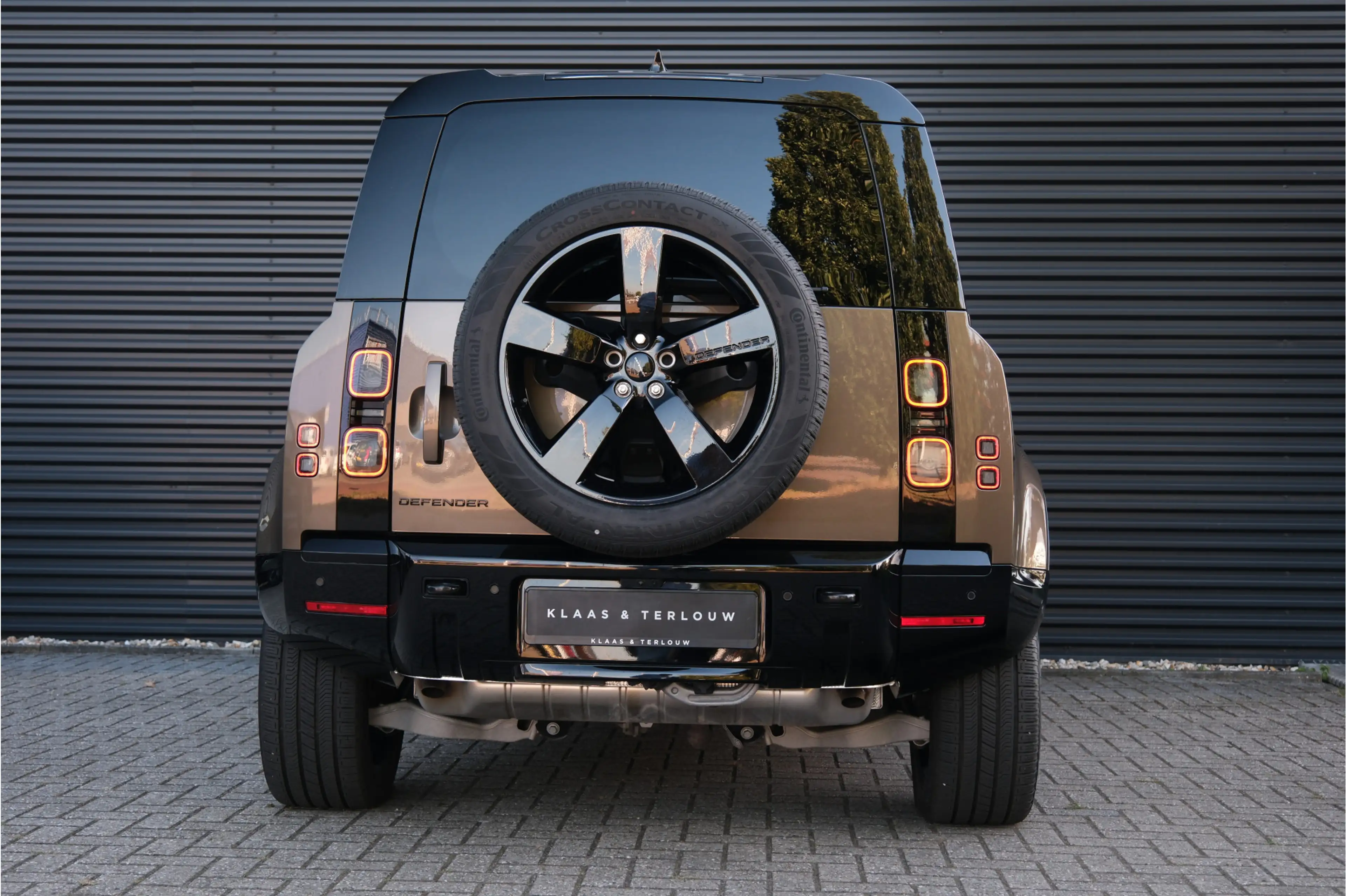 Land Rover Defender 110 2.0 P300e 110 X-Dynamic HSE | NP € 121.511,- | — photo 9