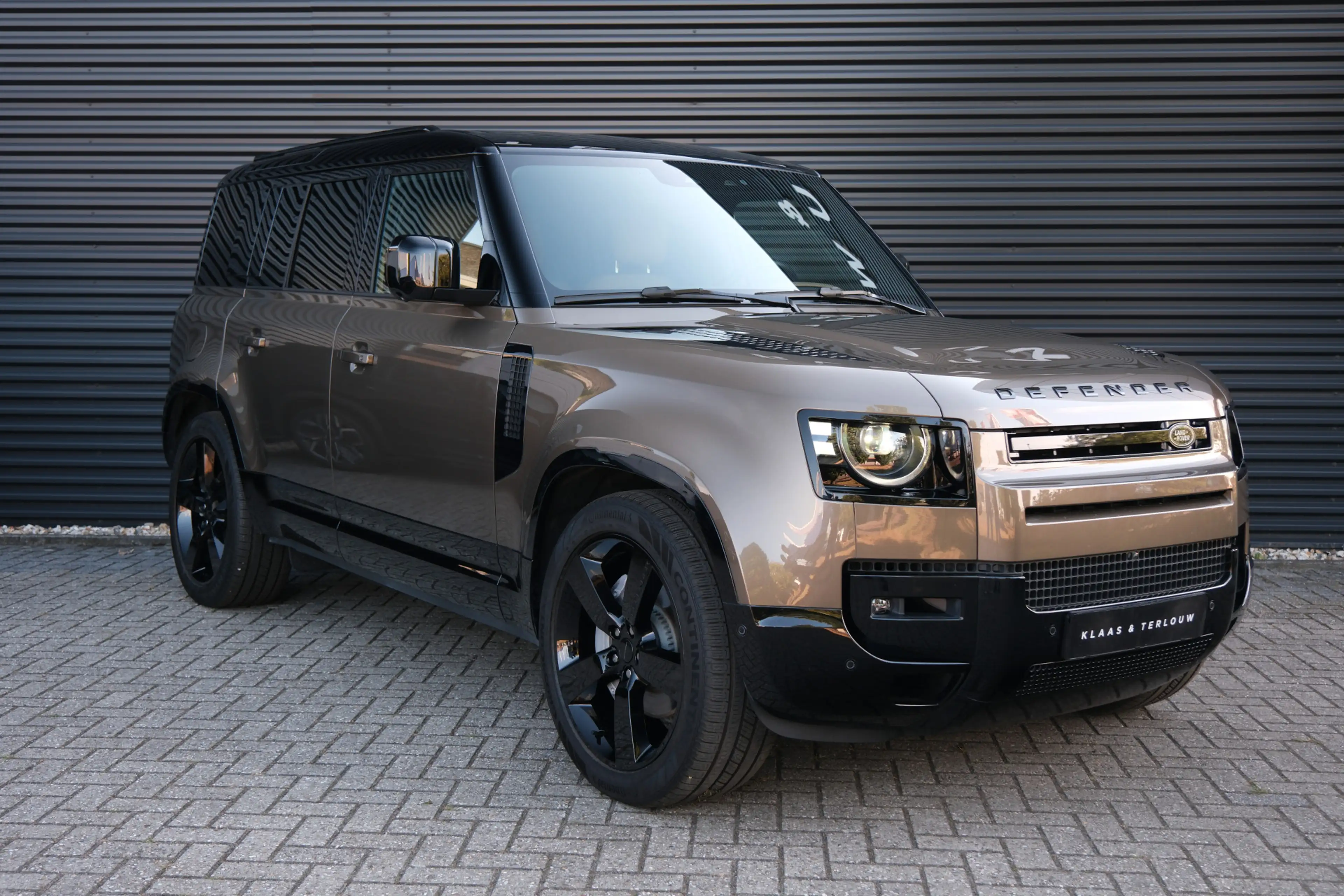 Land Rover Defender 110 2.0 P300e 110 X-Dynamic HSE | NP € 121.511,- | — photo 31