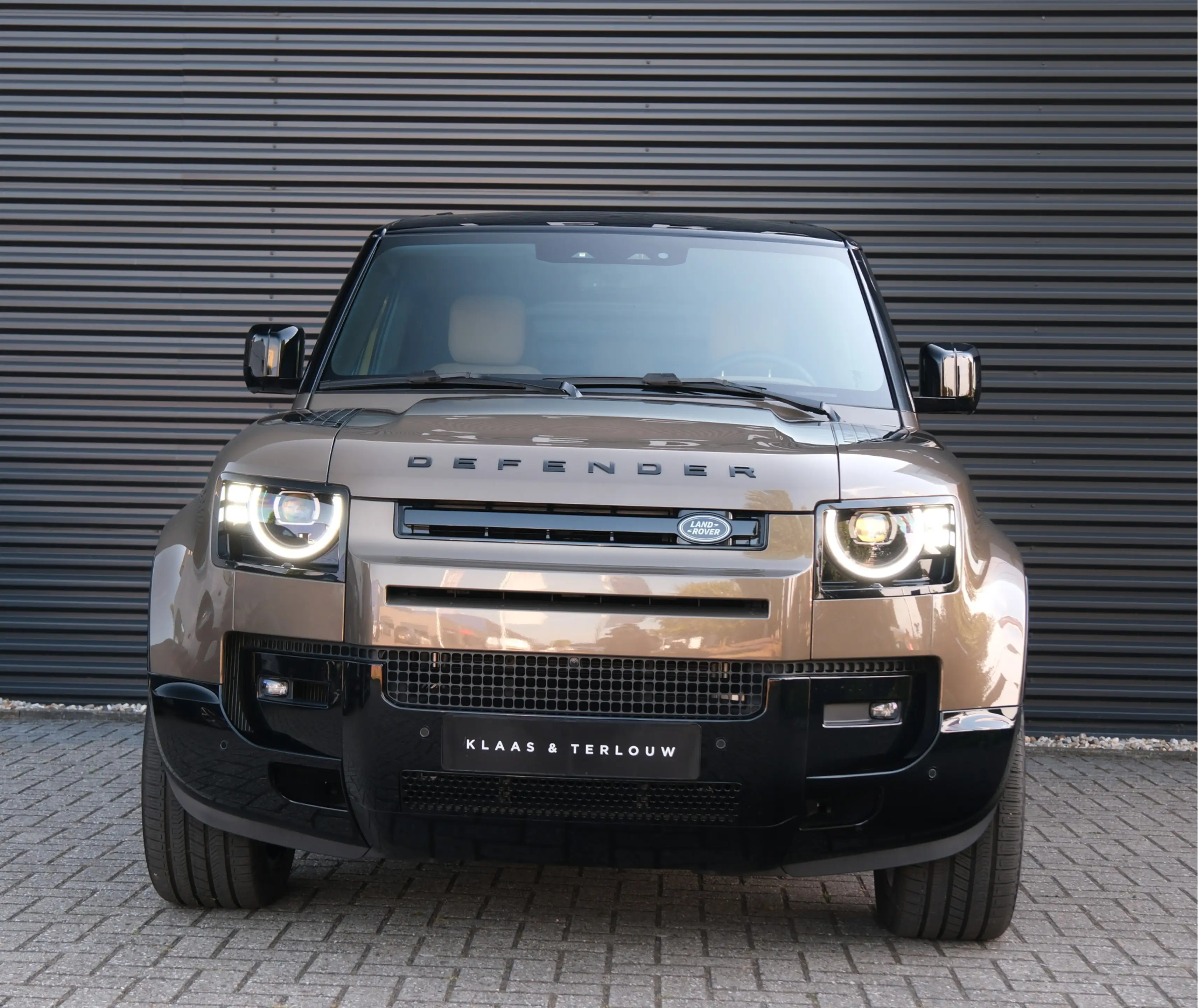 Land Rover Defender 110 2.0 P300e 110 X-Dynamic HSE | NP € 121.511,- | — photo 8