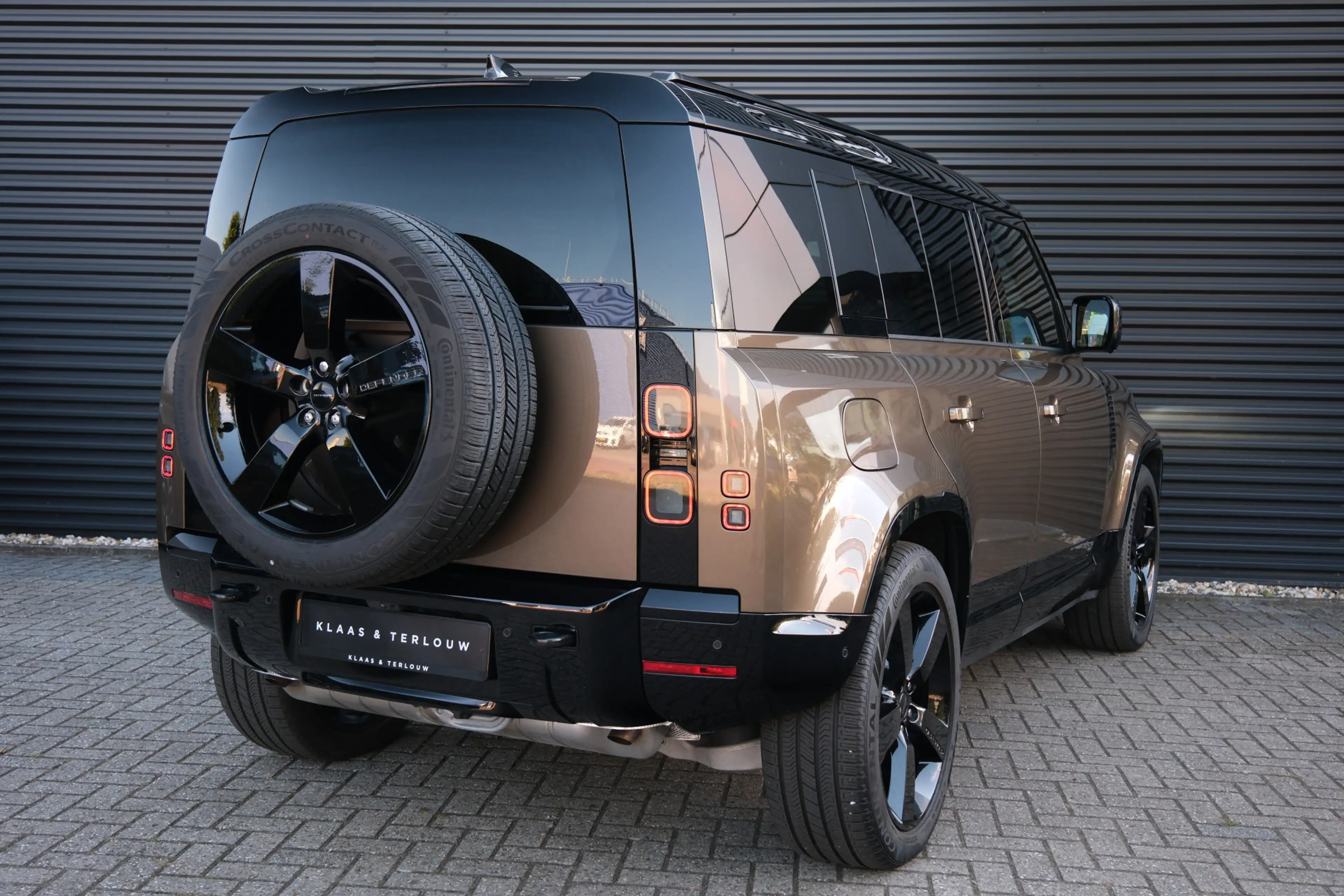 Land Rover Defender 110 2.0 P300e 110 X-Dynamic HSE | NP € 121.511,- | — photo 10