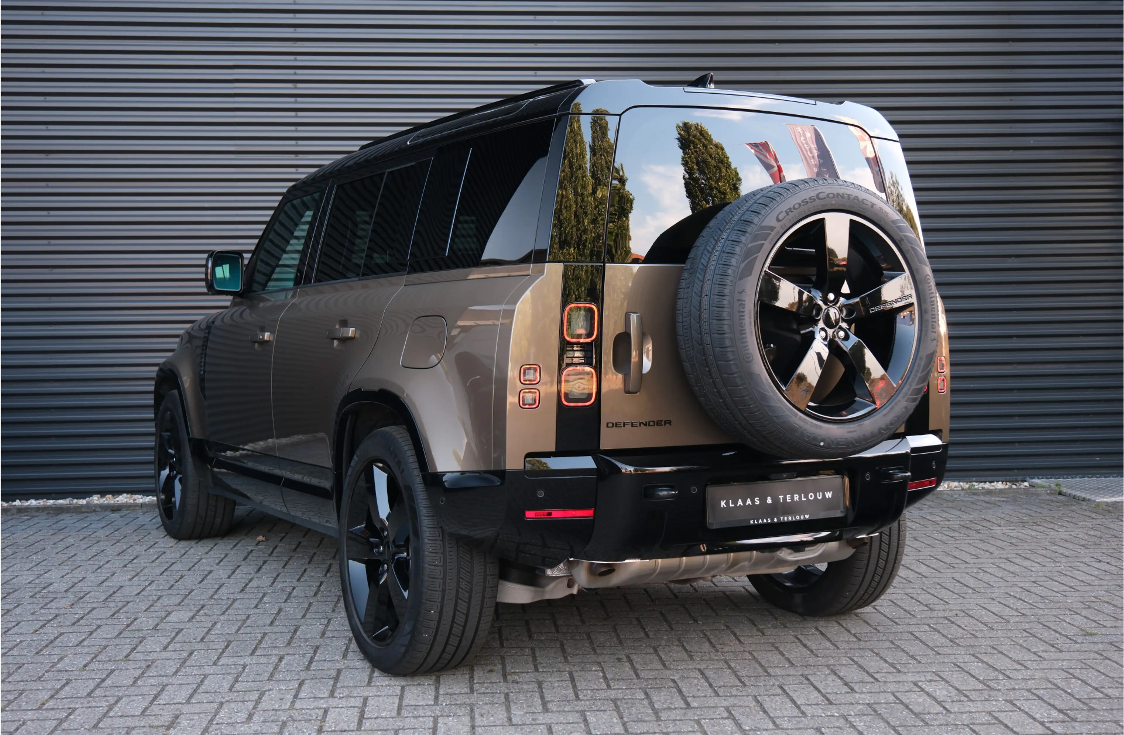 Land Rover Defender 110 2.0 P300e 110 X-Dynamic HSE | NP € 121.511,- | — photo 15