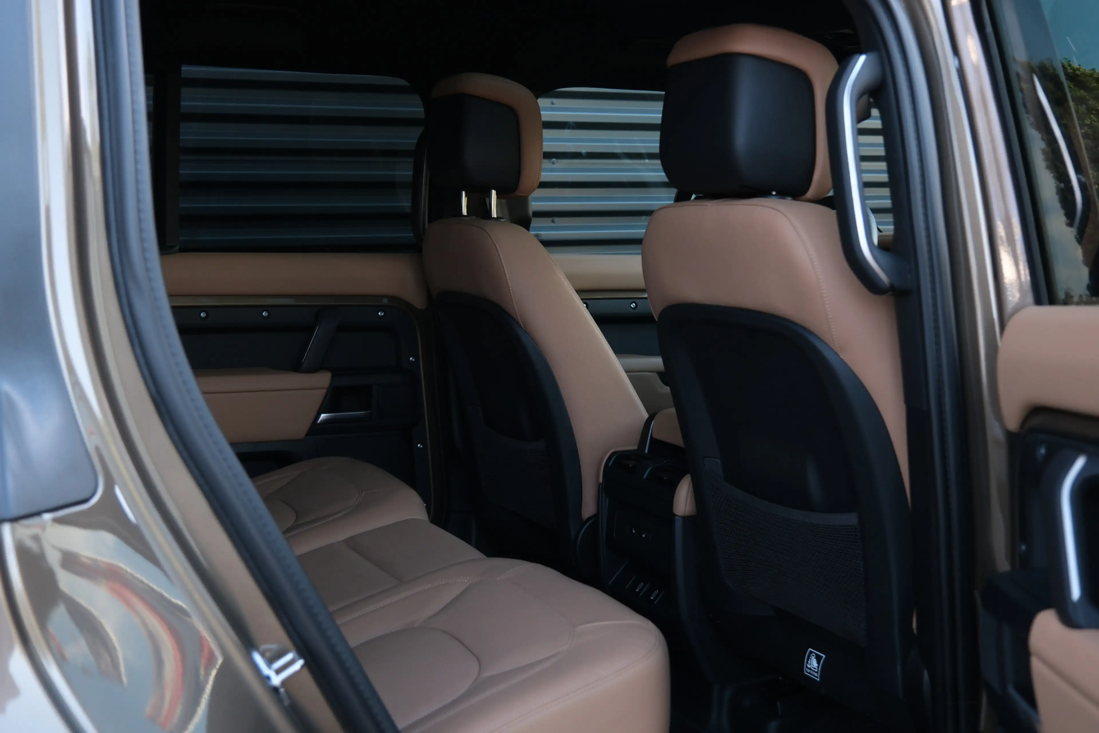 Land Rover Defender 110 2.0 P300e 110 X-Dynamic HSE | NP € 121.511,- | — photo 30