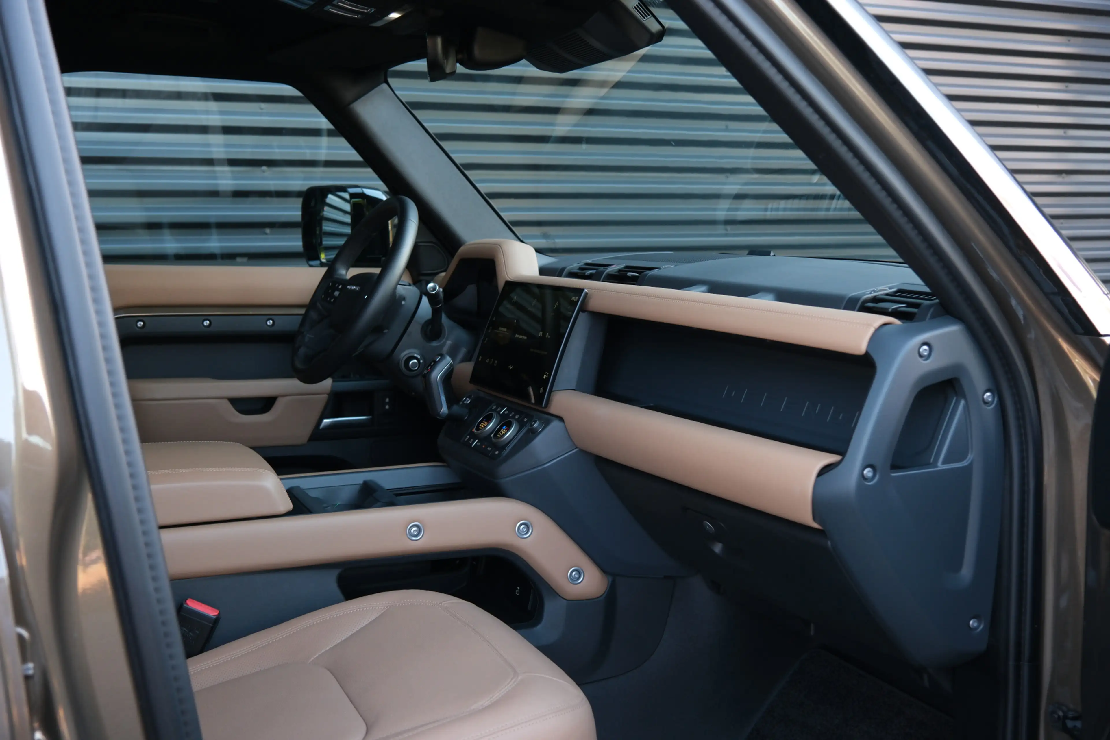 Land Rover Defender 110 2.0 P300e 110 X-Dynamic HSE | NP € 121.511,- | — photo 29