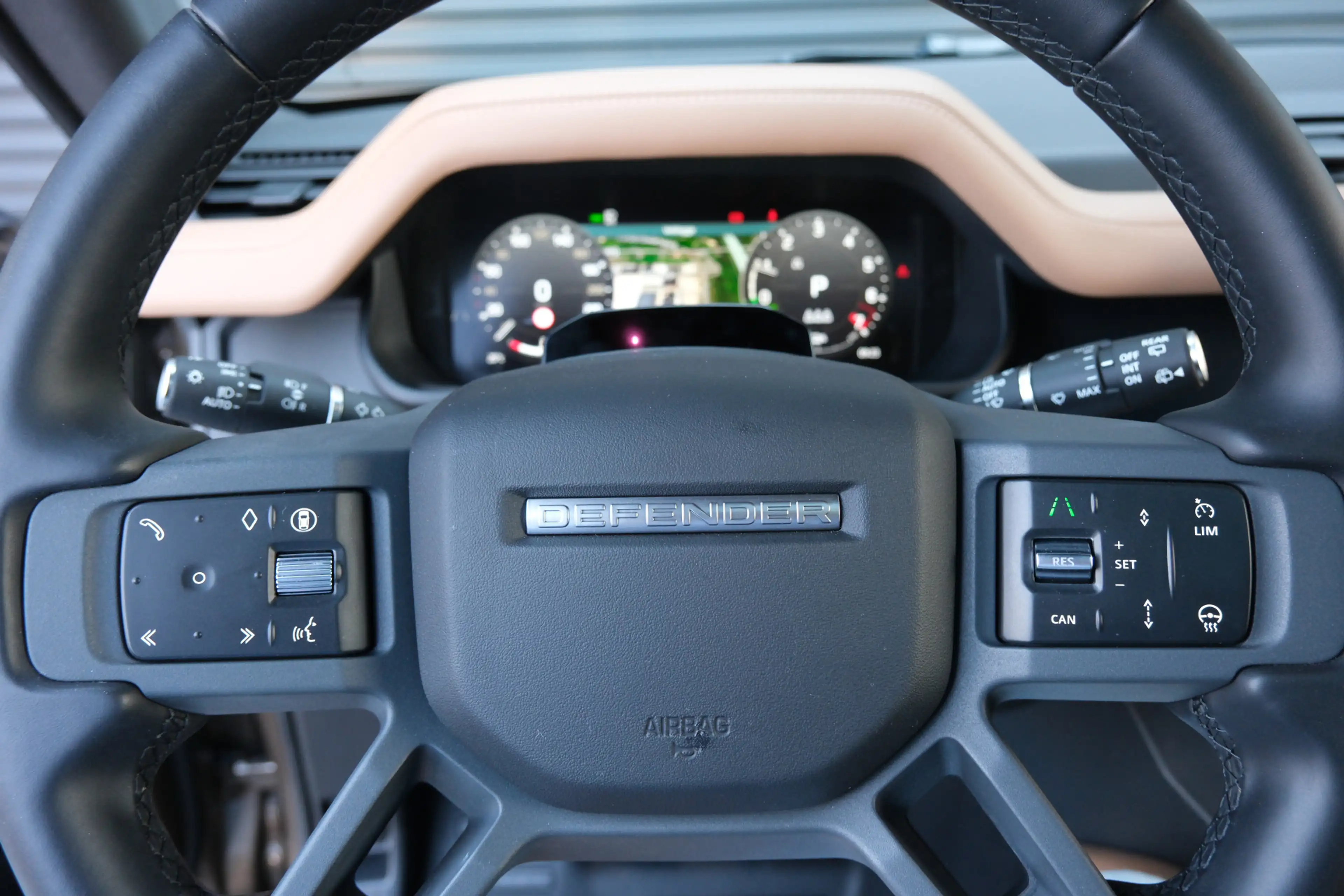 Land Rover Defender 110 2.0 P300e 110 X-Dynamic HSE | NP € 121.511,- | — photo 22
