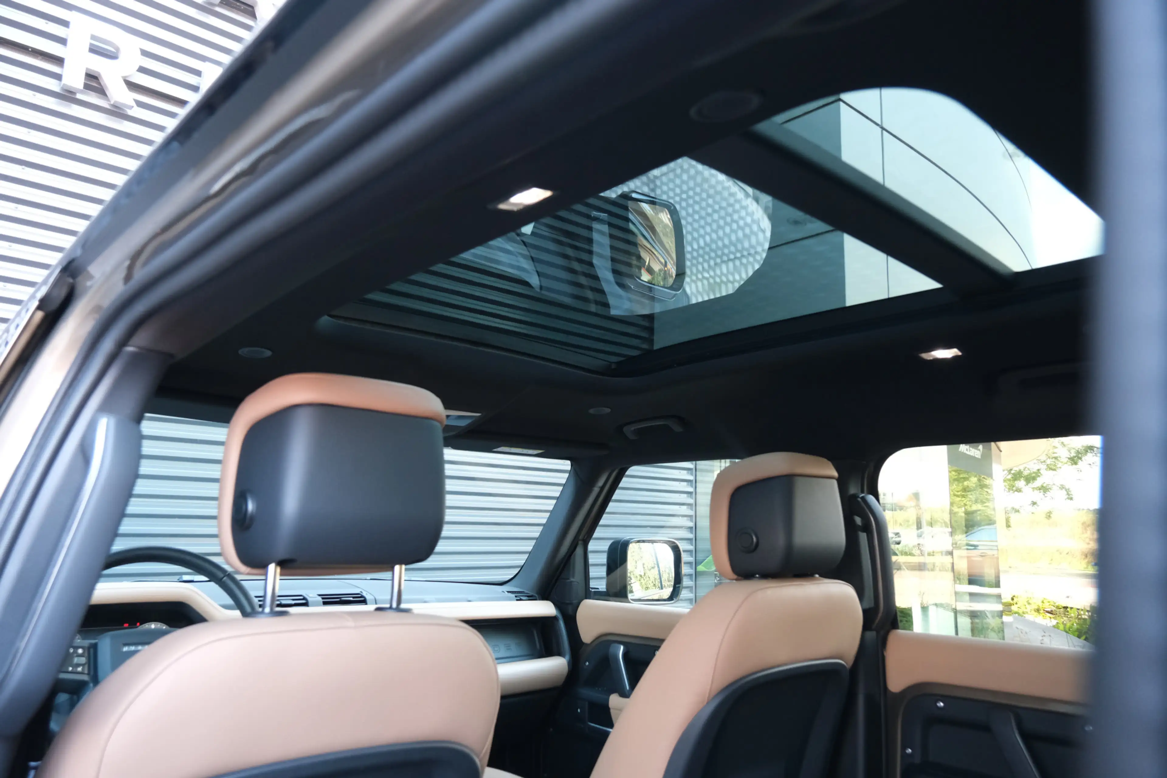 Land Rover Defender 110 2.0 P300e 110 X-Dynamic HSE | NP € 121.511,- | — photo 21