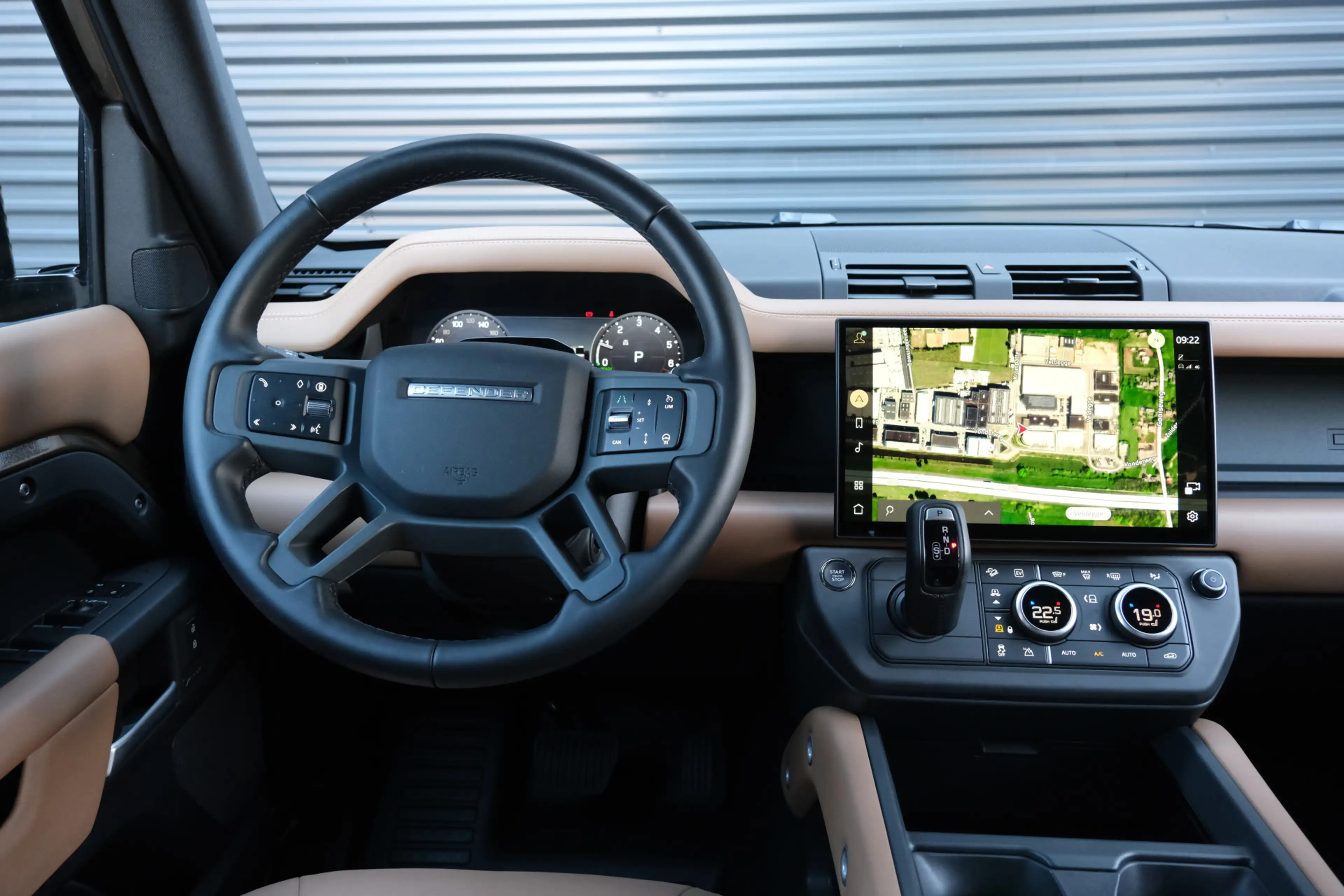 Land Rover Defender 110 2.0 P300e 110 X-Dynamic HSE | NP € 121.511,- | — photo 18