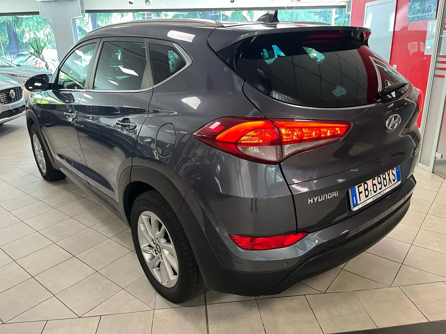 Hyundai TUCSON Tucson 1.7 crdi Xpossible 115cv EURO6 Grau - 2