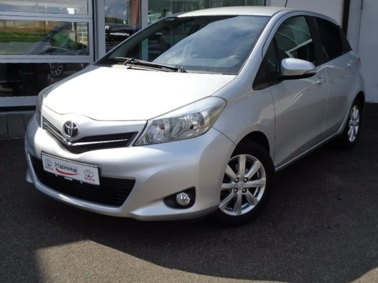 Toyota Yaris 1.33 VVT-i Edition Silber - 1