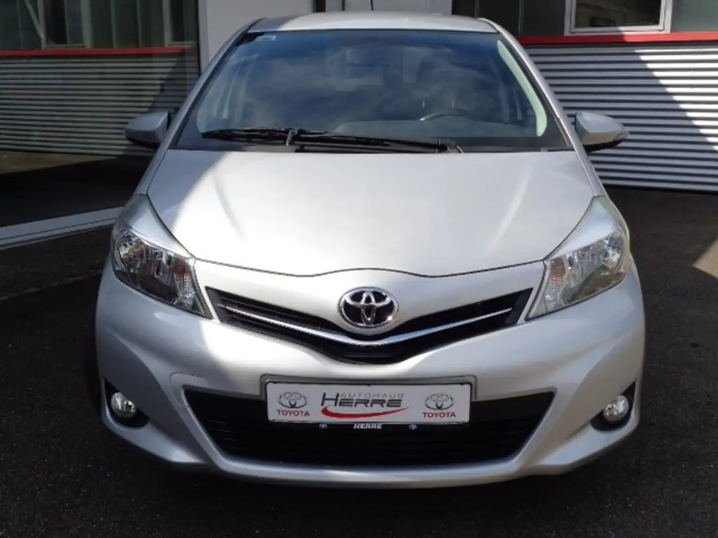 Toyota Yaris 1.33 VVT-i Edition Silber - 2