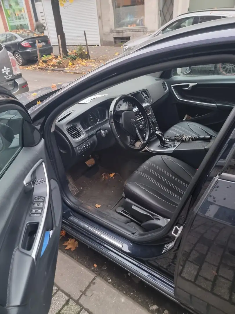 Volvo V60 2.0 D2 Momentum Geartronic - 1