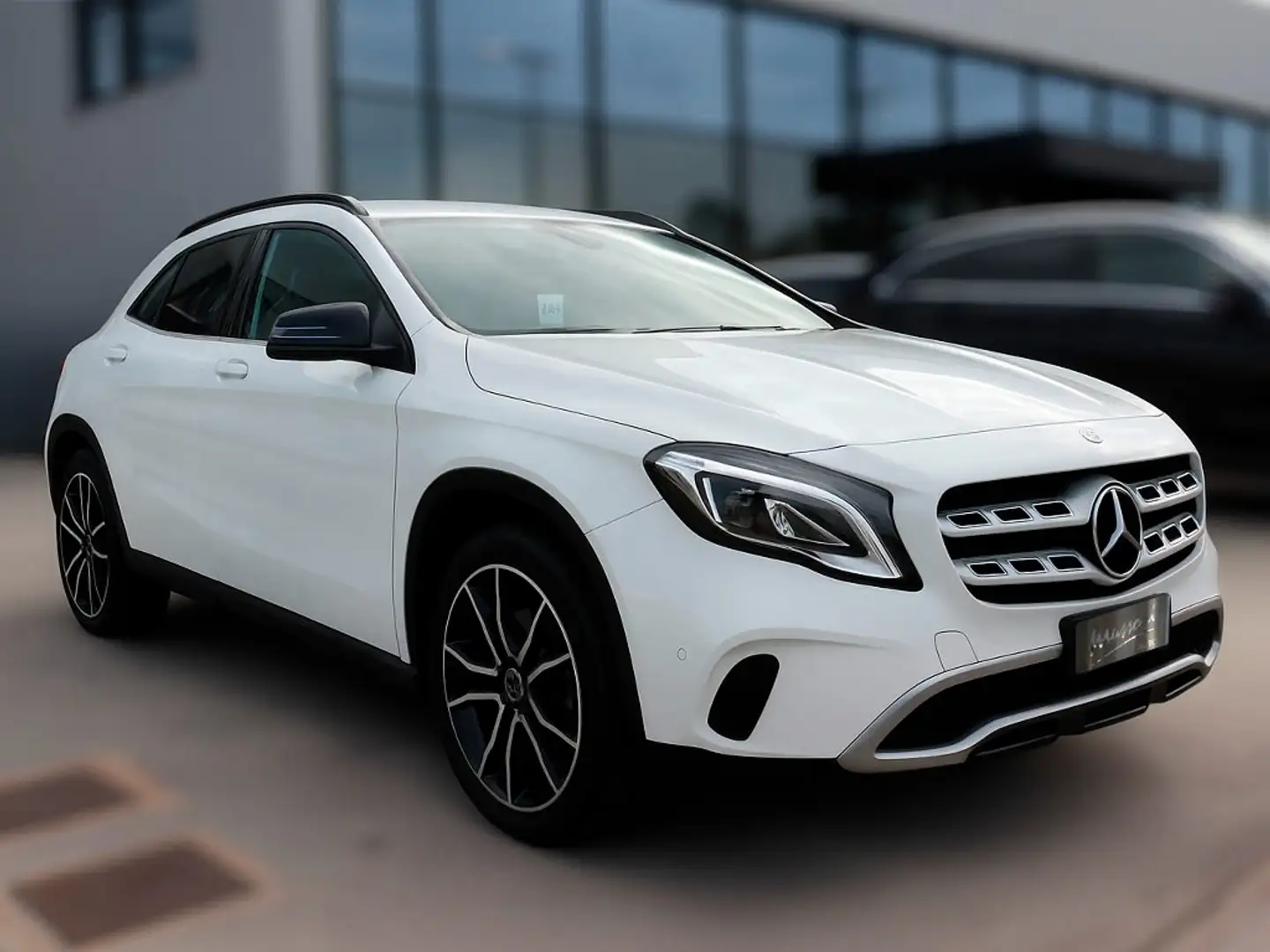 Mercedes-Benz GLA 200 d Night Edition auto Bianco - 1