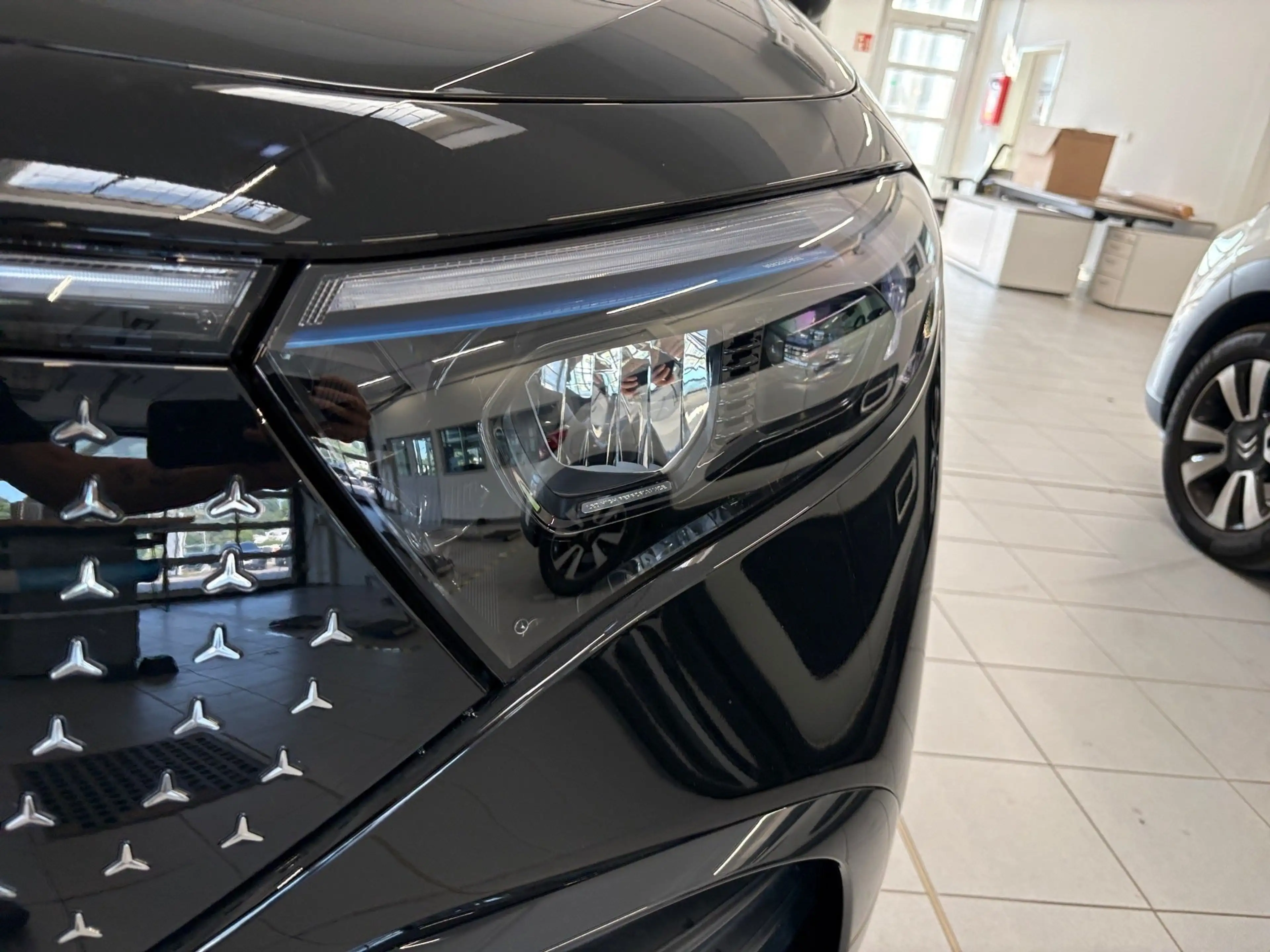 Mercedes-Benz EQA 300 4M AMG LINE DISTRONIC NIGHT PAKET — photo 11