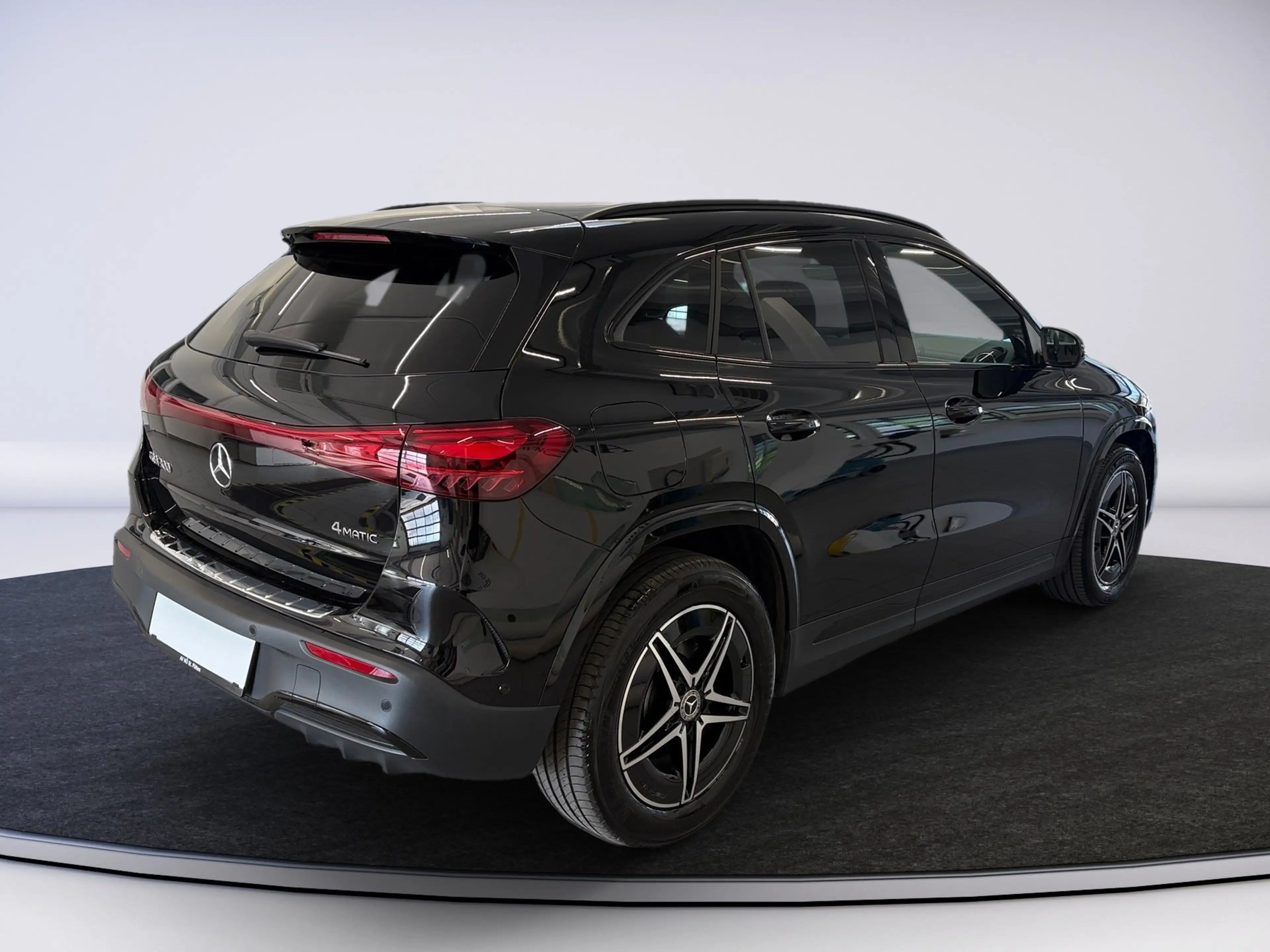 Mercedes-Benz EQA 300 4M AMG LINE DISTRONIC NIGHT PAKET — photo 6