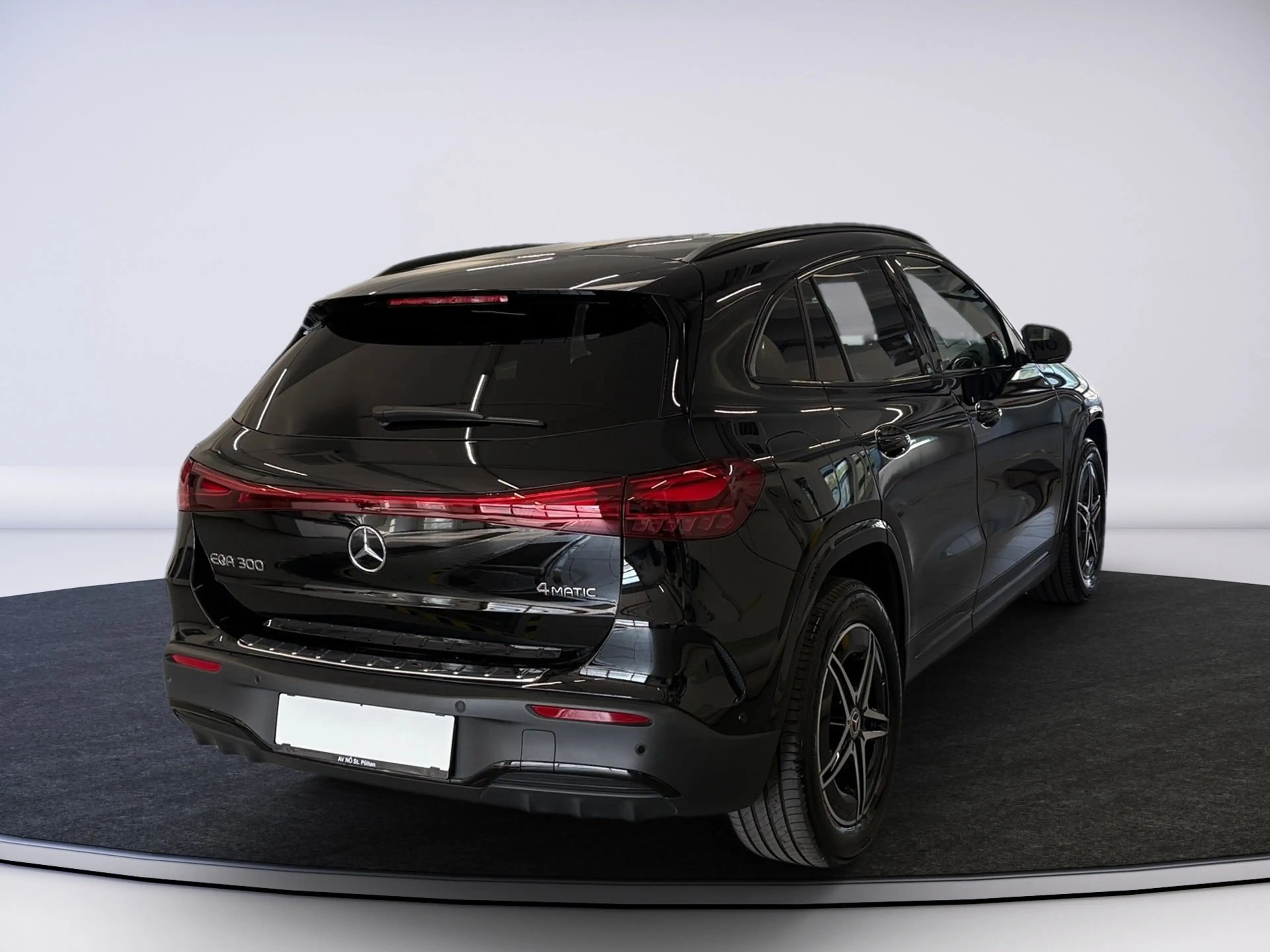 Mercedes-Benz EQA 300 4M AMG LINE DISTRONIC NIGHT PAKET — photo 5