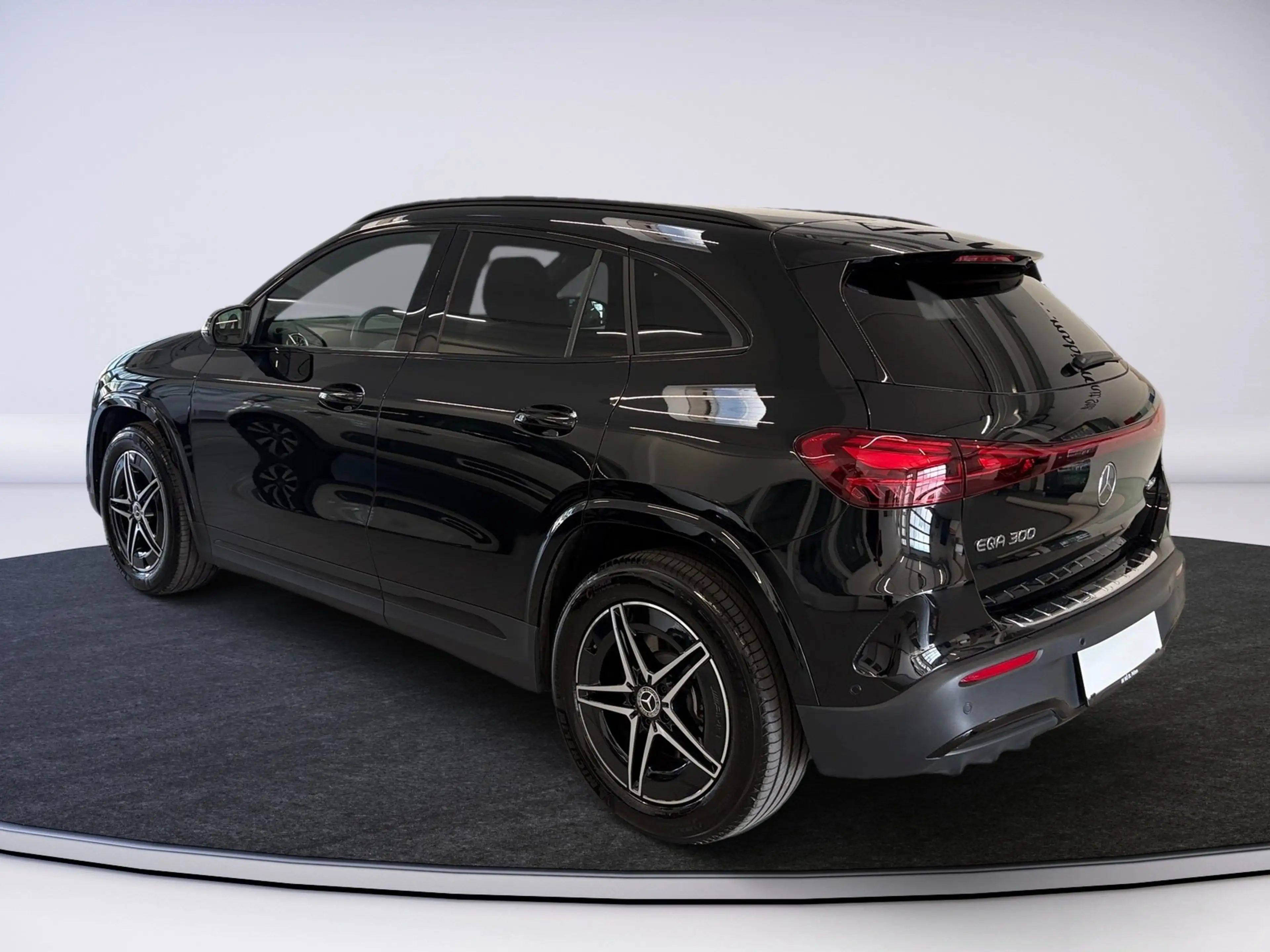 Mercedes-Benz EQA 300 4M AMG LINE DISTRONIC NIGHT PAKET — photo 4