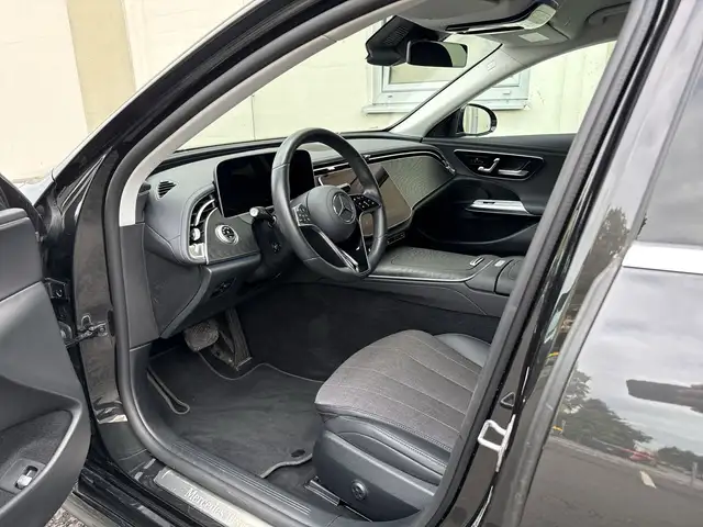 Mercedes-Benz E-Class view 12