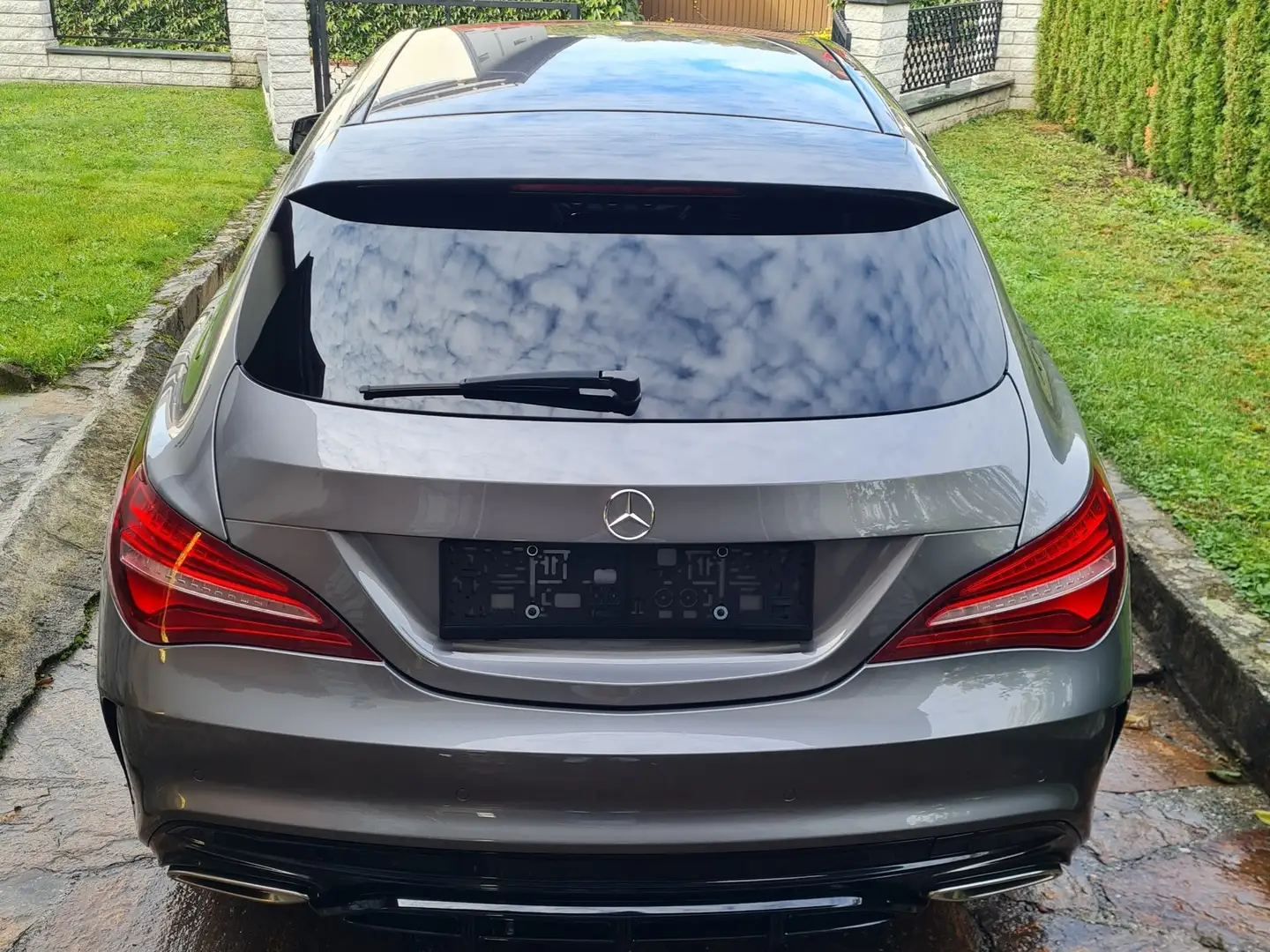 Mercedes-Benz CLA 200 d Shooting Brake Austria Edition Aut. Grau - 2