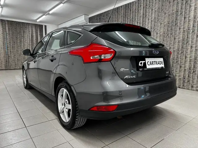 Ford Focus view 6
