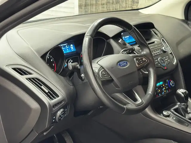 Ford Focus view 10
