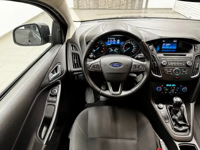 Ford Focus view 13